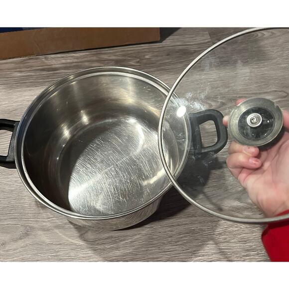 TRAMONTINA 4 QT. STAINLESS STEEL POT WITH LID BLACK HANDLES - Picture 2 of 5